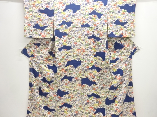 雲取りに草花模様小紋着物